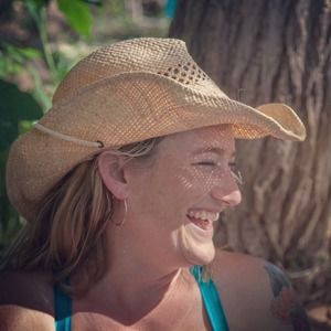 Meet your Posher, Emily l.